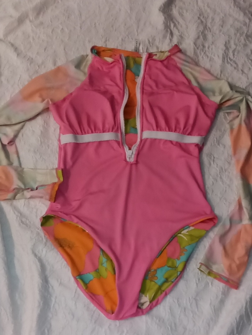 Trina Turk EUC SZ LRG Half Zip Long Sleeve Paddle Suit Flattering Fit Hot Mom🚨 - Picture 13 of 16
